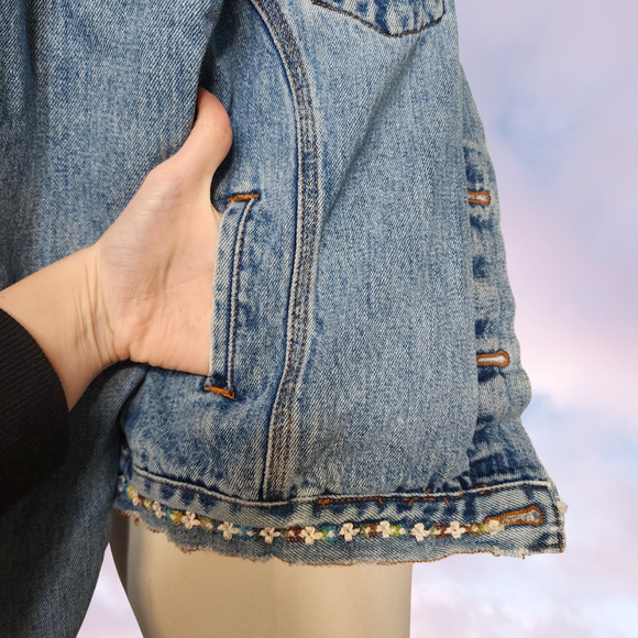 Vtg 90s Y2k 1of1 DIY Flower Trim Distressed Light Wash Denim Jacket Sz M - Picture 4 of 8